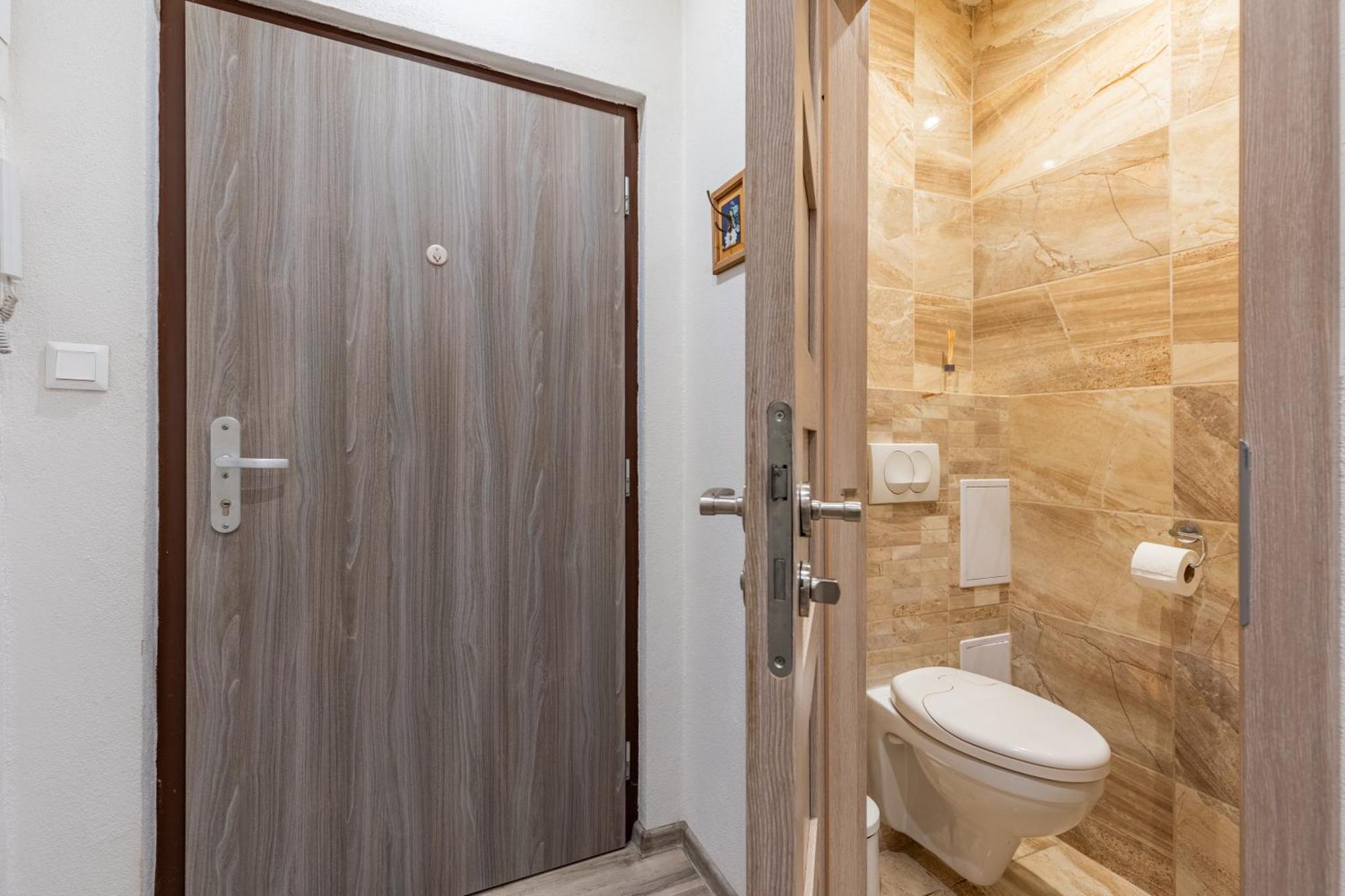 Charming Flat, Steps From Castle - Historic Part Apartment Bratislava Exterior photo